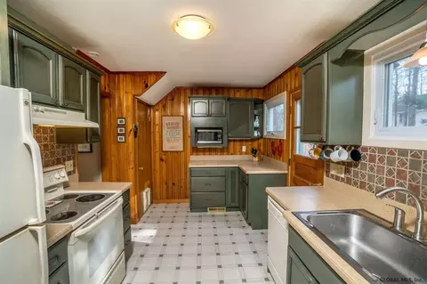 266 Elsmere Ave, Delmar, NY 12054 photo 9