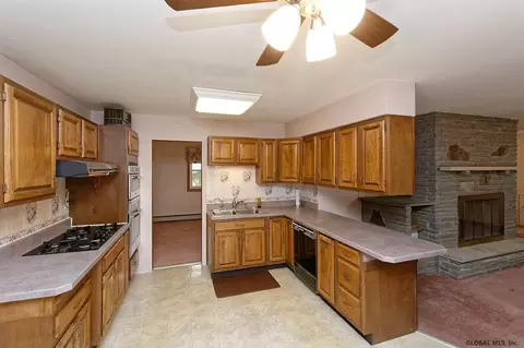3641 Lydius St, Schenectady, NY 12303 photo 2