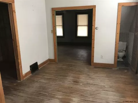 123 Division St, Schenectady, NY 12304 photo 3