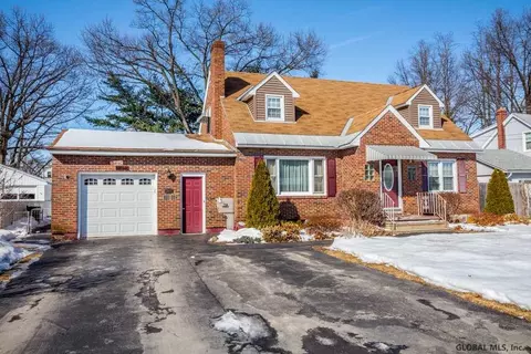 2811 Caroline Ave, Schenectady, NY 12306 photo 2