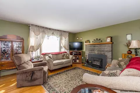 2811 Caroline Ave, Schenectady, NY 12306 photo 4