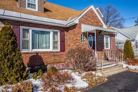 2811 Caroline Ave, Schenectady, NY 12306 photo 3