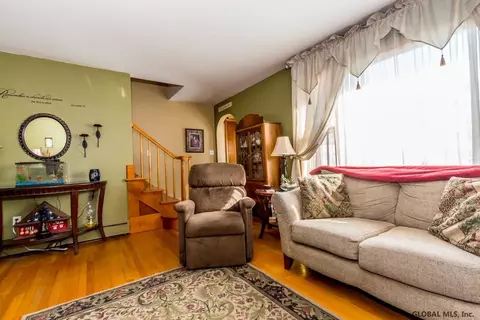 2811 Caroline Ave, Schenectady, NY 12306 photo 5