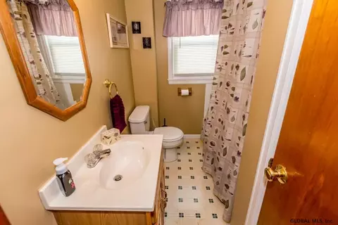 2811 Caroline Ave, Schenectady, NY 12306 photo 21