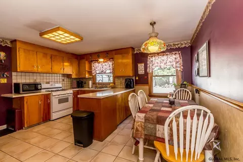 2811 Caroline Ave, Schenectady, NY 12306 photo 10