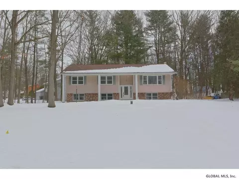 15 Christina Ct, Saratoga Springs, NY 12866 photo 1