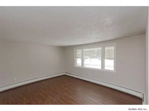 15 Christina Ct, Saratoga Springs, NY 12866 photo 3
