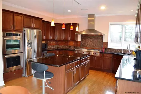 43 Bradhaven Rd, Slingerlands, NY 12159 photo 2
