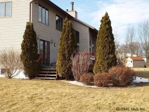 403 Mckay Rd, Amsterdam, NY 12010 photo 3