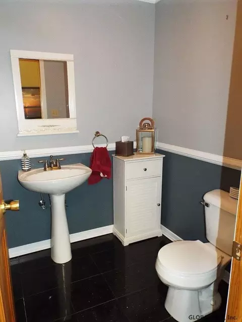 403 Mckay Rd, Amsterdam, NY 12010 photo 8