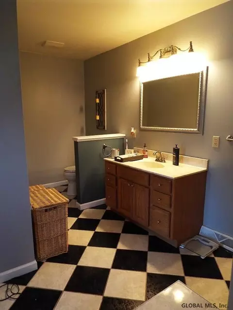 403 Mckay Rd, Amsterdam, NY 12010 photo 10