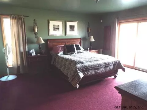 403 Mckay Rd, Amsterdam, NY 12010 photo 9