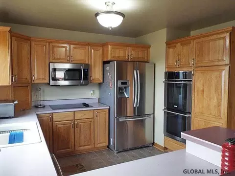 403 Mckay Rd, Amsterdam, NY 12010 photo 6