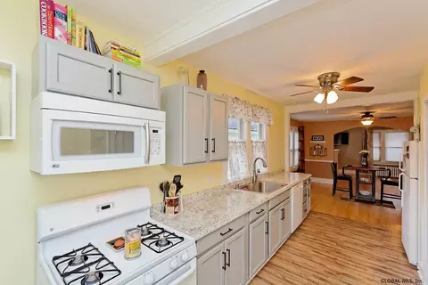 1280 Baker Ave, Schenectady, NY 12309 photo 14