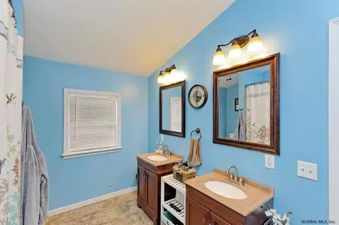 1280 Baker Ave, Schenectady, NY 12309 photo 17