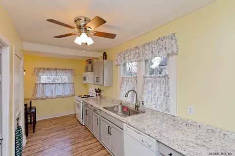 1280 Baker Ave, Schenectady, NY 12309 photo 13