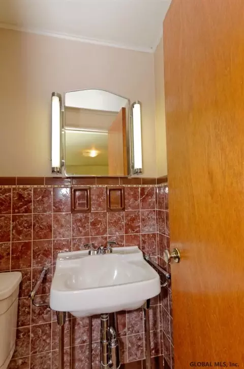 2359 Pine Ave, Schenectady, NY 12304 photo 16
