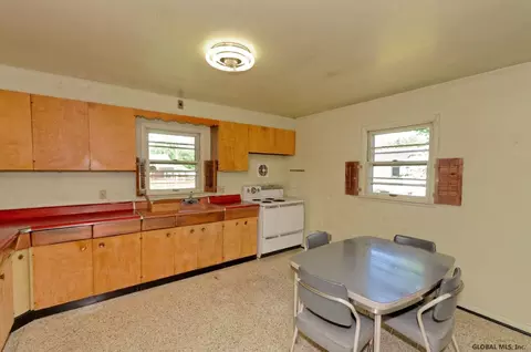 2359 Pine Ave, Schenectady, NY 12304 photo 8