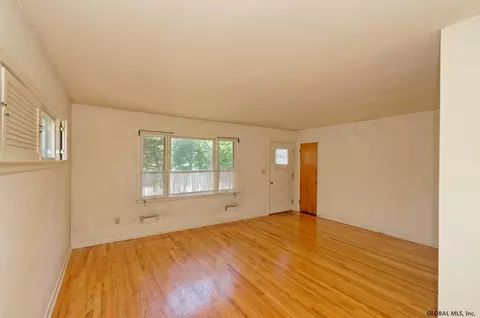 2359 Pine Ave, Schenectady, NY 12304 photo 3