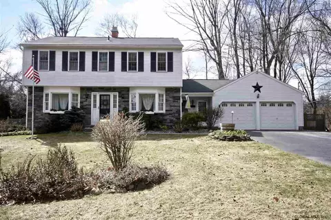 76 Parkwyn Dr, Delmar, NY 12054 photo 1
