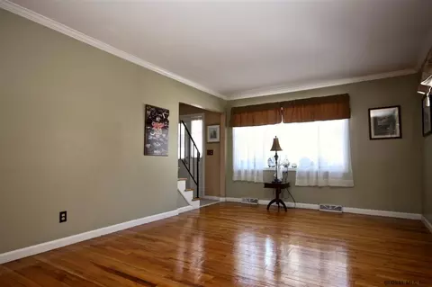 76 Parkwyn Dr, Delmar, NY 12054 photo 3