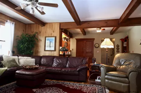 76 Parkwyn Dr, Delmar, NY 12054 photo 4