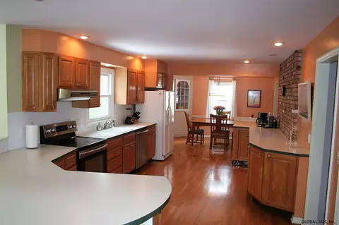 34 E Bayberry Rd, Glenmont, NY 12077 photo 5
