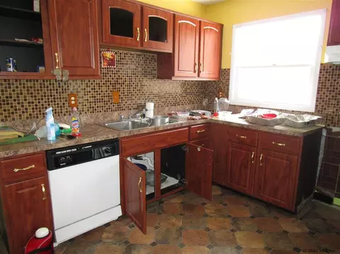 305 Oregon Ave, Schenectady, NY 12304 photo 9