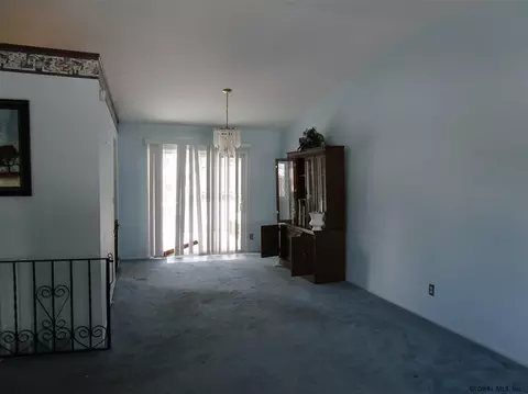 305 Oregon Ave, Schenectady, NY 12304 photo 5