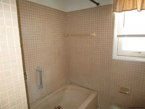 305 Oregon Ave, Schenectady, NY 12304 photo 8