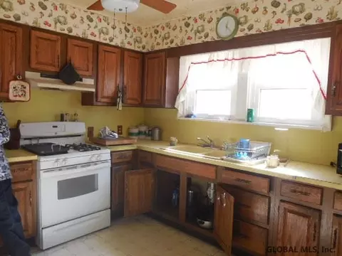 1087 Keyes Ave, Schenectady, NY 12309 photo 13