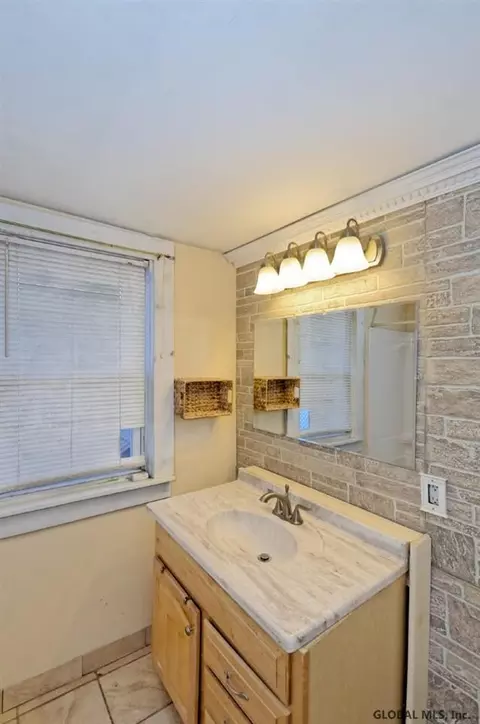 486 Bradford Rd, Schenectady, NY 12304 photo 18