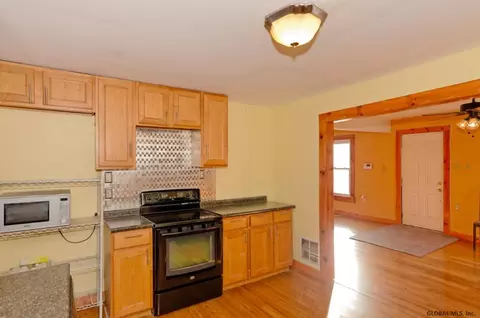 486 Bradford Rd, Schenectady, NY 12304 photo 11