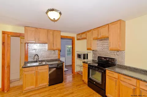 486 Bradford Rd, Schenectady, NY 12304 photo 8