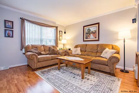 494 Chadwick Rd, Schenectady, NY 12304 photo 5