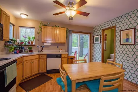 494 Chadwick Rd, Schenectady, NY 12304 photo 8