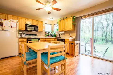 494 Chadwick Rd, Schenectady, NY 12304 photo 6