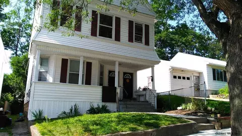 131 Elder St, Schenectady, NY 12304 photo 1