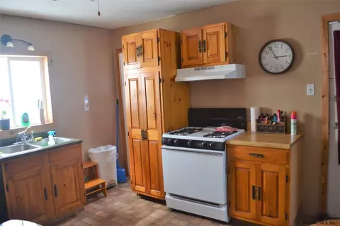 131 Elder St, Schenectady, NY 12304 photo 6