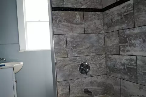 131 Elder St, Schenectady, NY 12304 photo 10