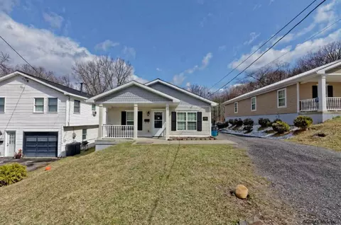 841 Hillside Ave, Schenectady, NY 12308 photo 2