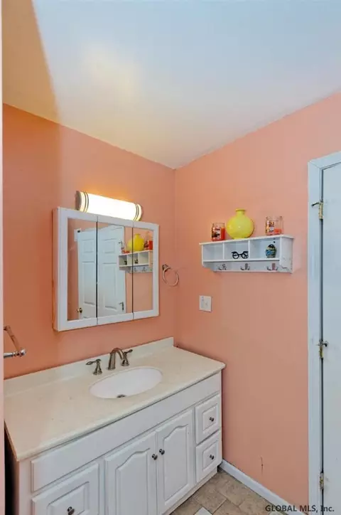 841 Hillside Ave, Schenectady, NY 12308 photo 13
