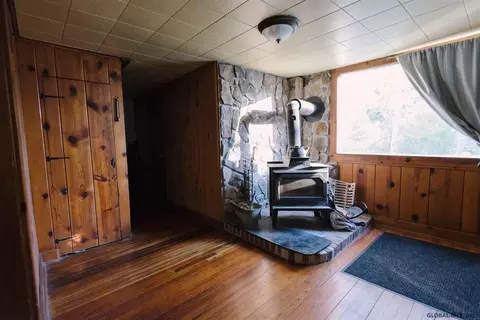 104 9th St, Saratoga Springs, NY 12866 photo 8