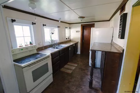 104 9th St, Saratoga Springs, NY 12866 photo 6