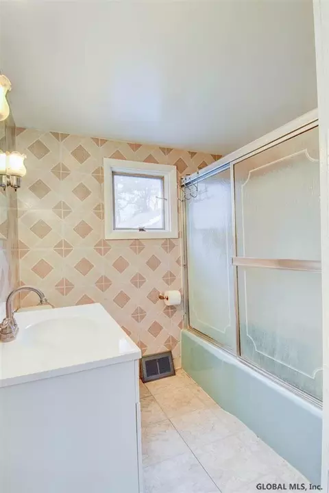 255 E Campbell Rd, Schenectady, NY 12303 photo 4