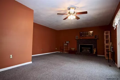 29 Bernard Pl, Glenmont, NY 12077 photo 14