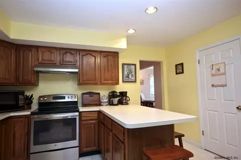 29 Bernard Pl, Glenmont, NY 12077 photo 8