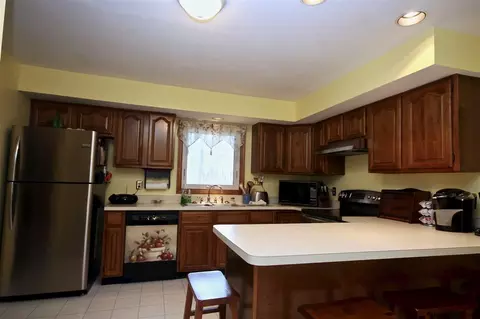 29 Bernard Pl, Glenmont, NY 12077 photo 9