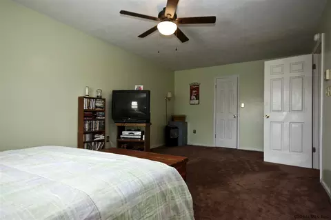 29 Bernard Pl, Glenmont, NY 12077 photo 28