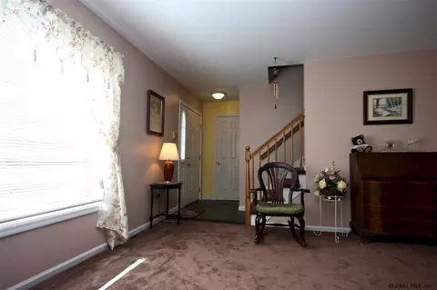 29 Bernard Pl, Glenmont, NY 12077 photo 3